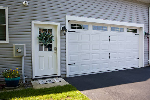 24/7 Emergency Garage Door Panel Replacement experts in Griggsville, IL